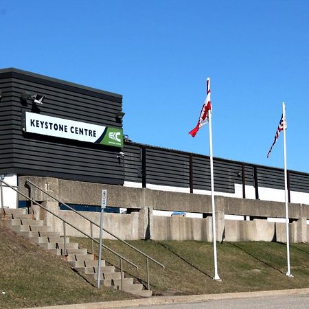Holiday Inn Express & Suites - Brandon By Ihg Exteriör bild