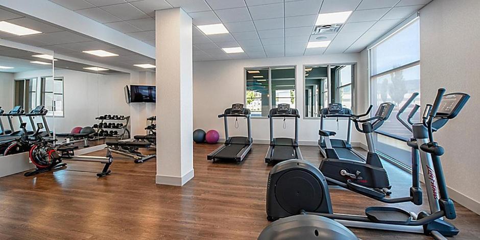 Holiday Inn Express & Suites - Brandon By Ihg Exteriör bild