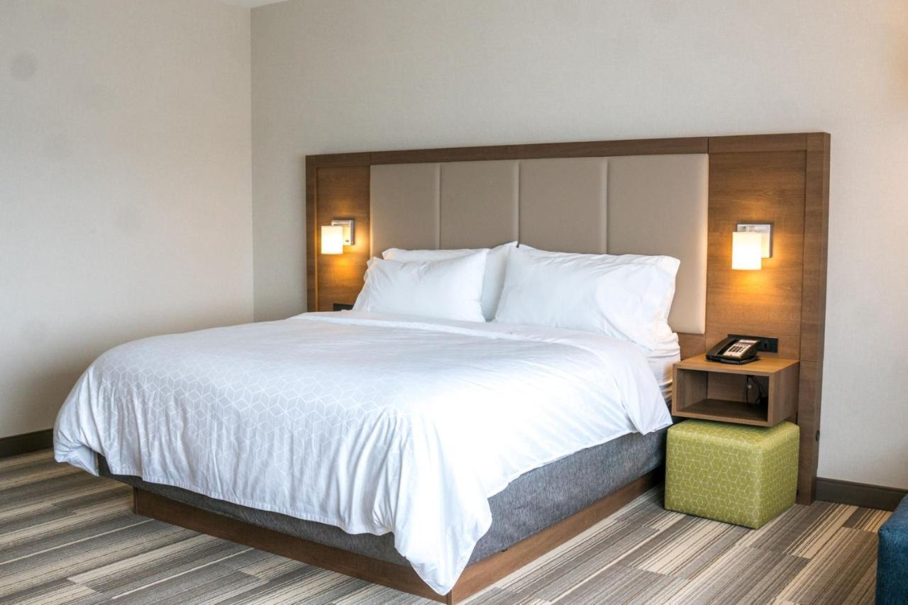 Holiday Inn Express & Suites - Brandon By Ihg Exteriör bild