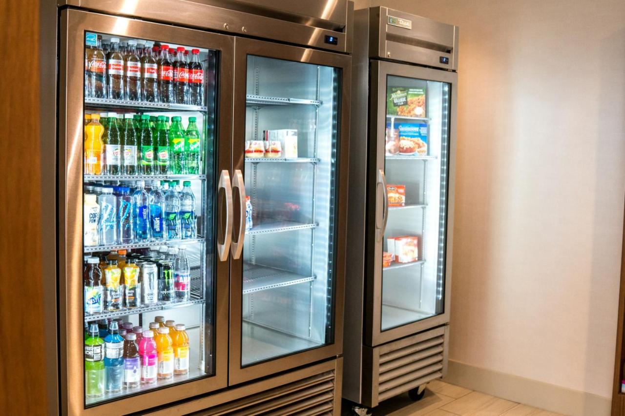 Holiday Inn Express & Suites - Brandon By Ihg Exteriör bild