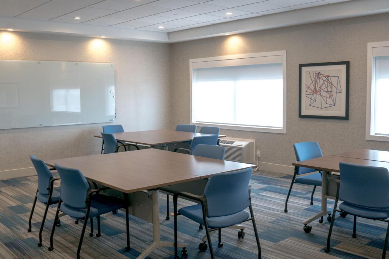 Holiday Inn Express & Suites - Brandon By Ihg Exteriör bild
