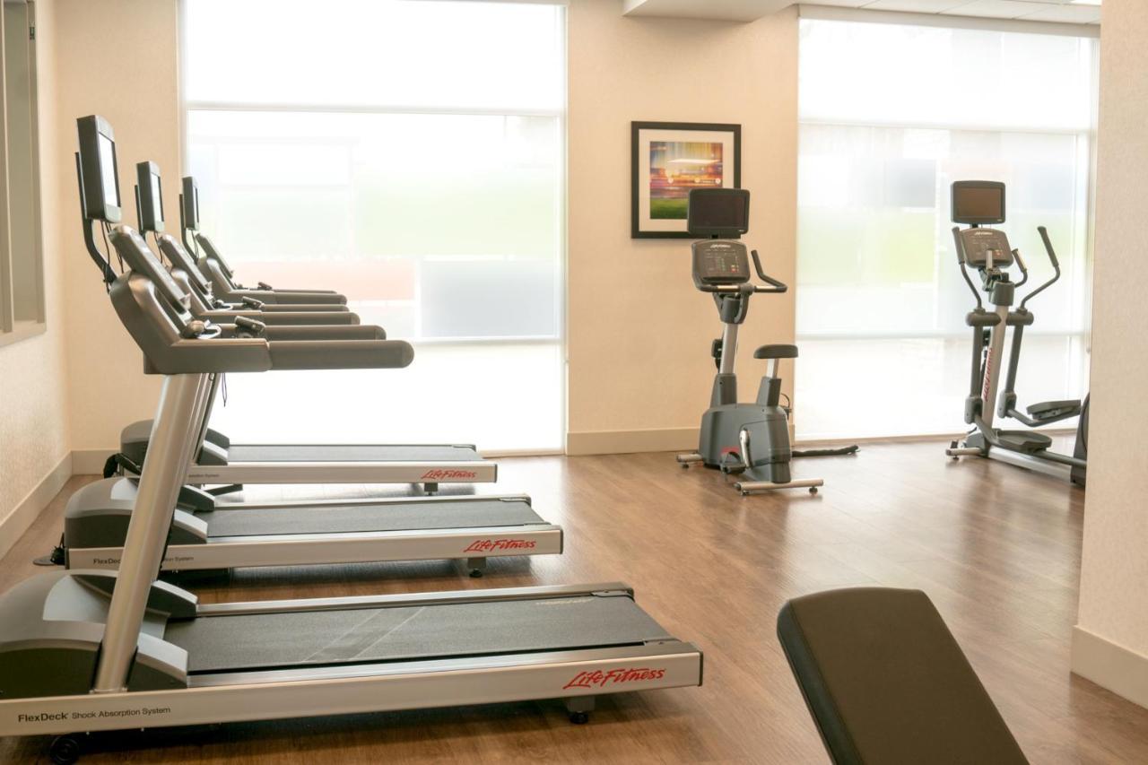 Holiday Inn Express & Suites - Brandon By Ihg Exteriör bild