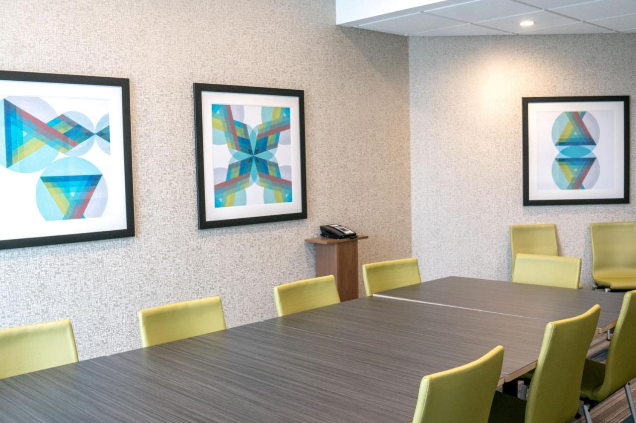 Holiday Inn Express & Suites - Brandon By Ihg Exteriör bild