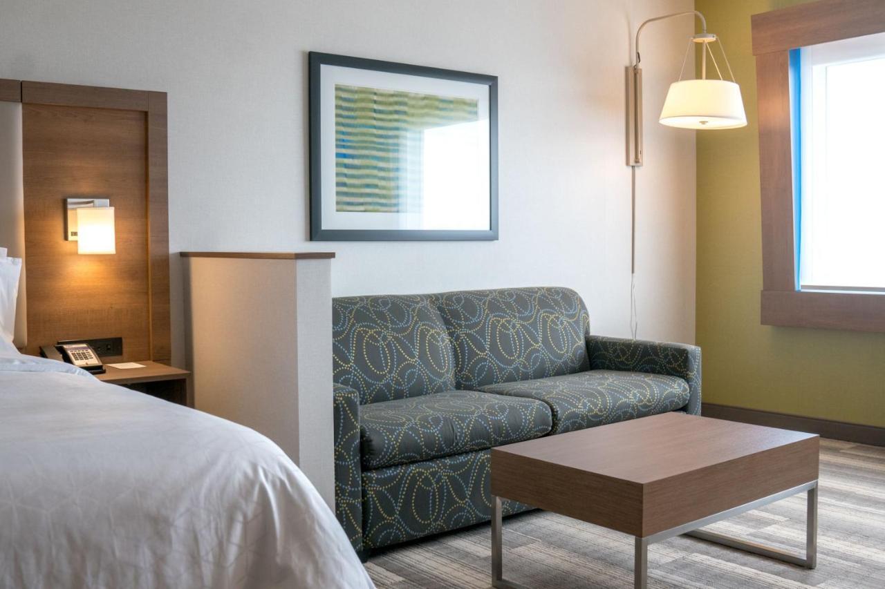 Holiday Inn Express & Suites - Brandon By Ihg Exteriör bild