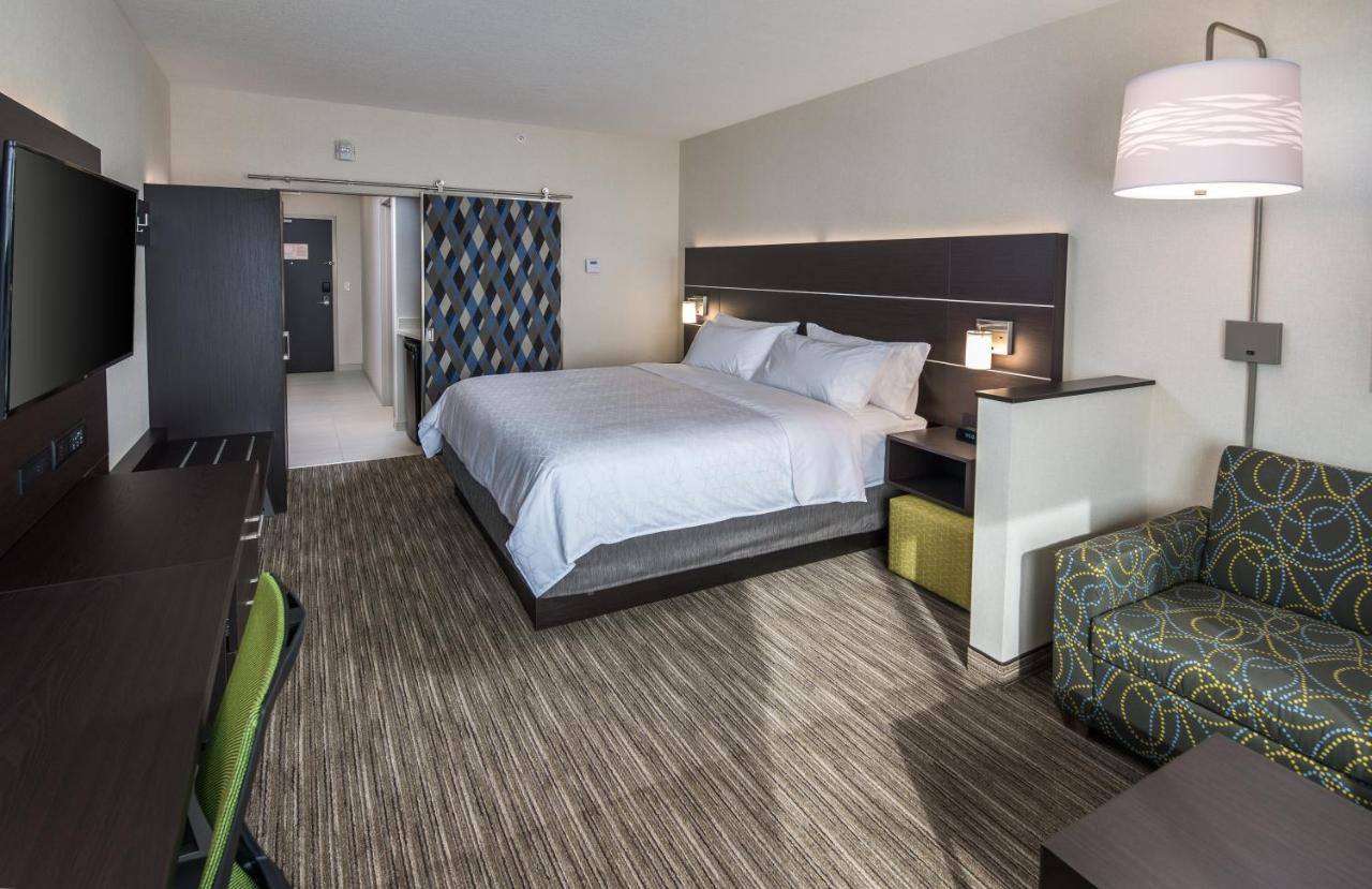 Holiday Inn Express & Suites - Brandon By Ihg Exteriör bild
