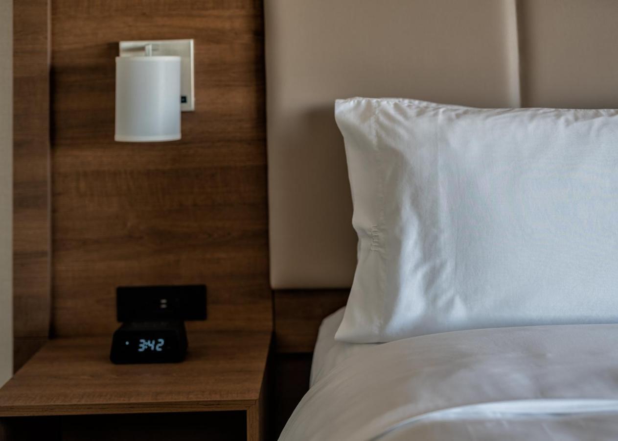 Holiday Inn Express & Suites - Brandon By Ihg Exteriör bild