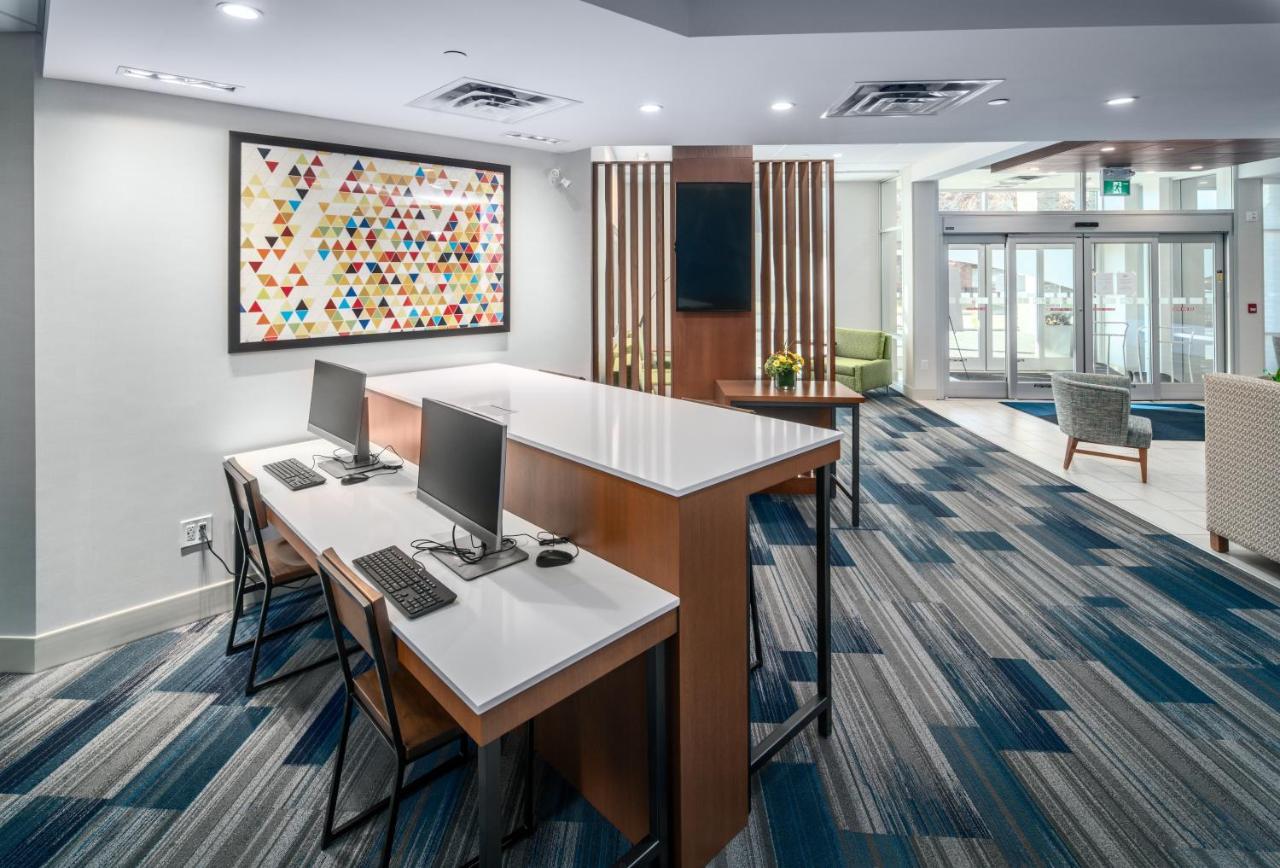 Holiday Inn Express & Suites - Brandon By Ihg Exteriör bild