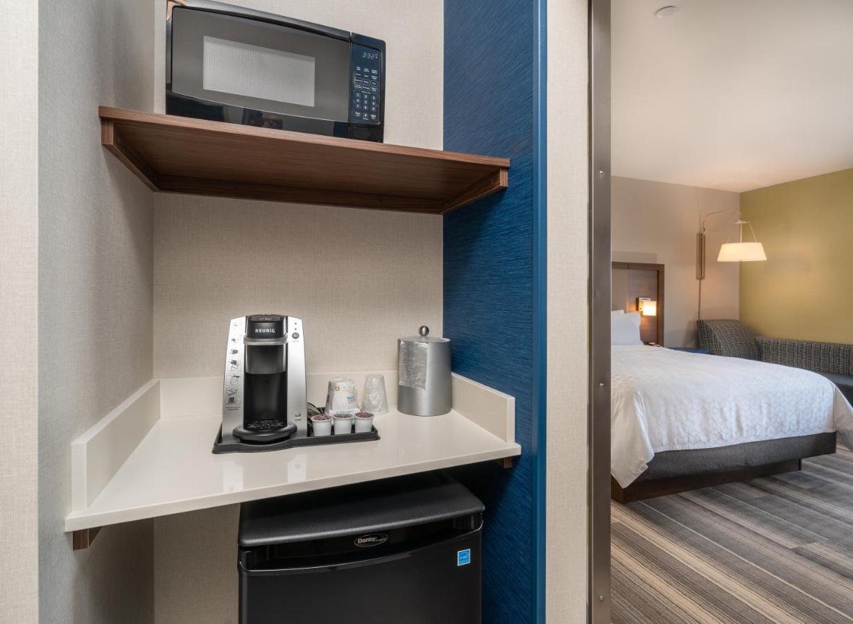 Holiday Inn Express & Suites - Brandon By Ihg Exteriör bild