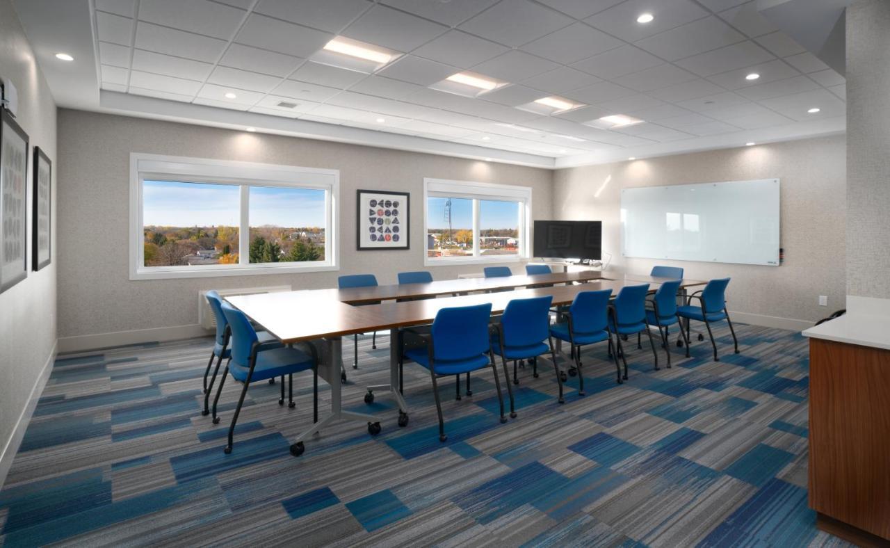 Holiday Inn Express & Suites - Brandon By Ihg Exteriör bild