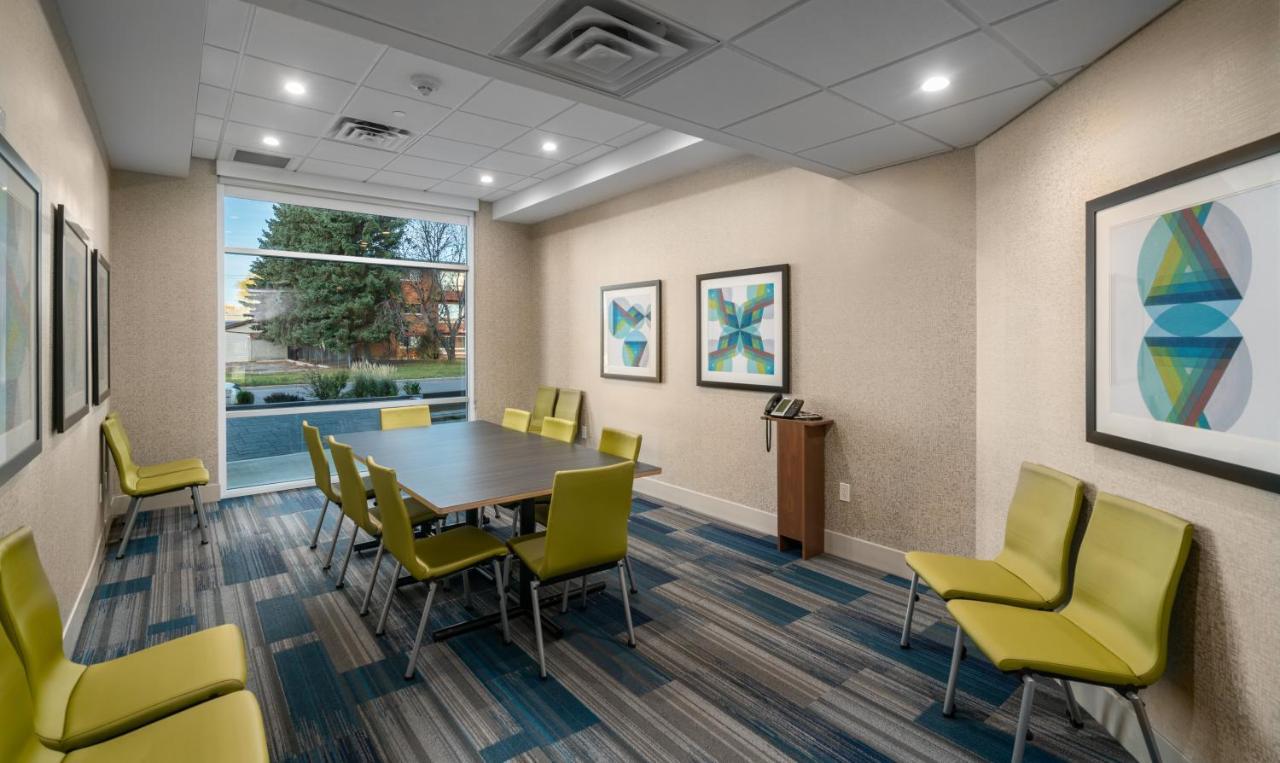 Holiday Inn Express & Suites - Brandon By Ihg Exteriör bild