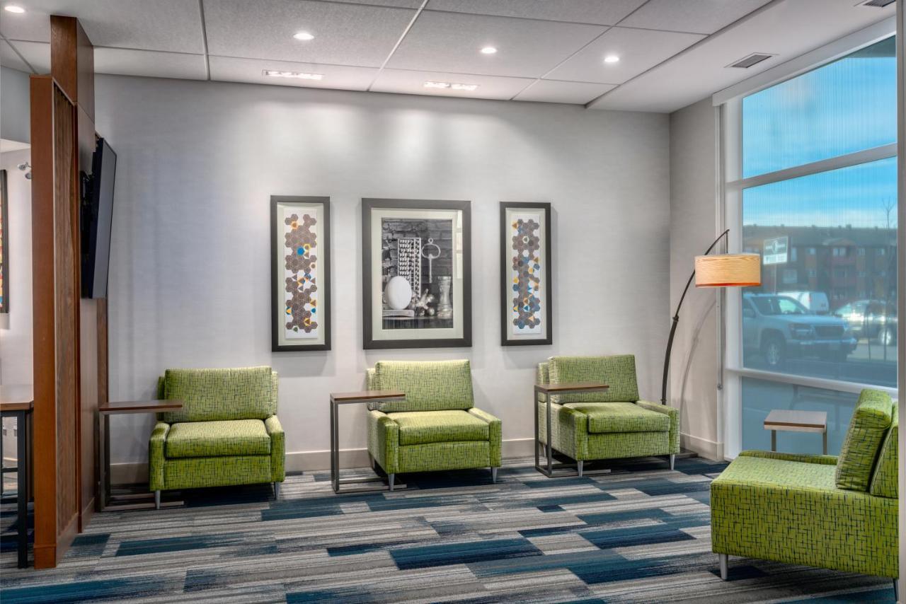 Holiday Inn Express & Suites - Brandon By Ihg Exteriör bild