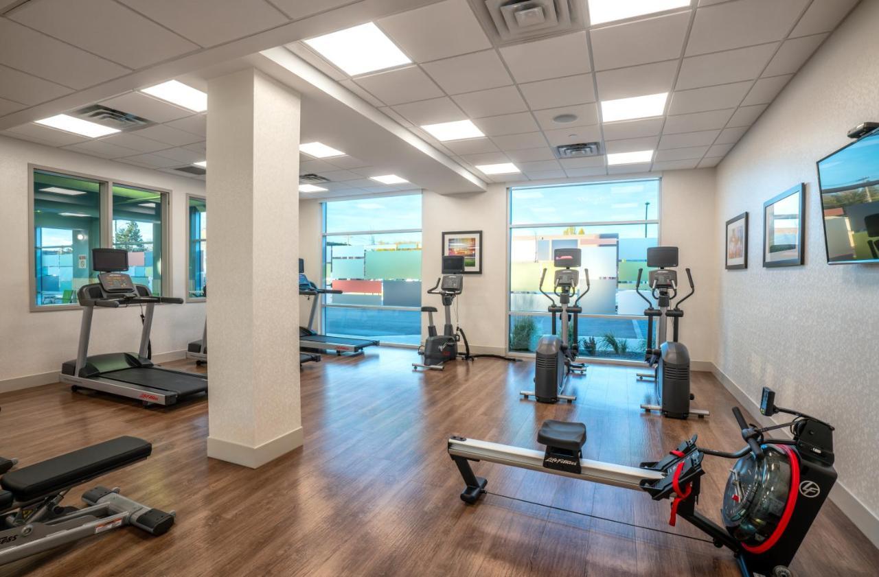 Holiday Inn Express & Suites - Brandon By Ihg Exteriör bild
