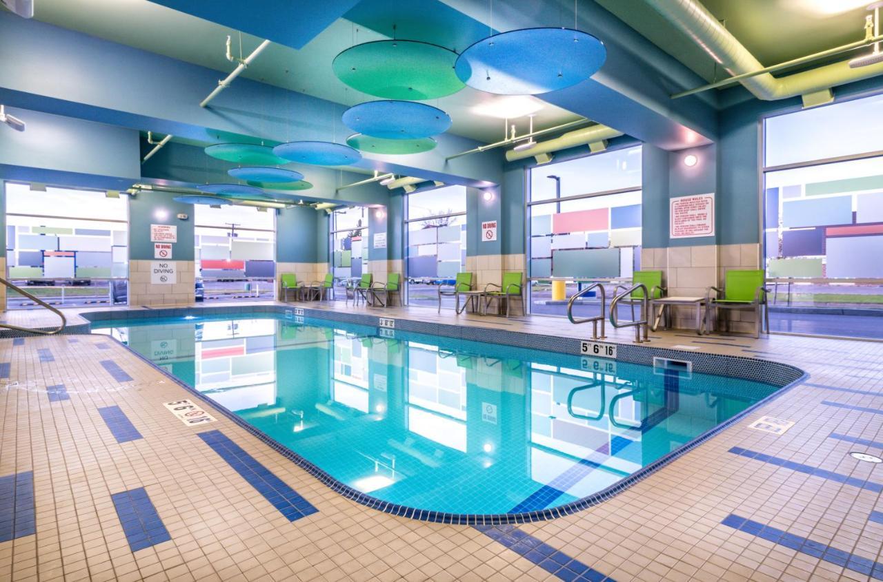 Holiday Inn Express & Suites - Brandon By Ihg Exteriör bild