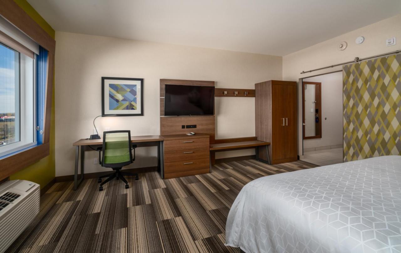 Holiday Inn Express & Suites - Brandon By Ihg Exteriör bild