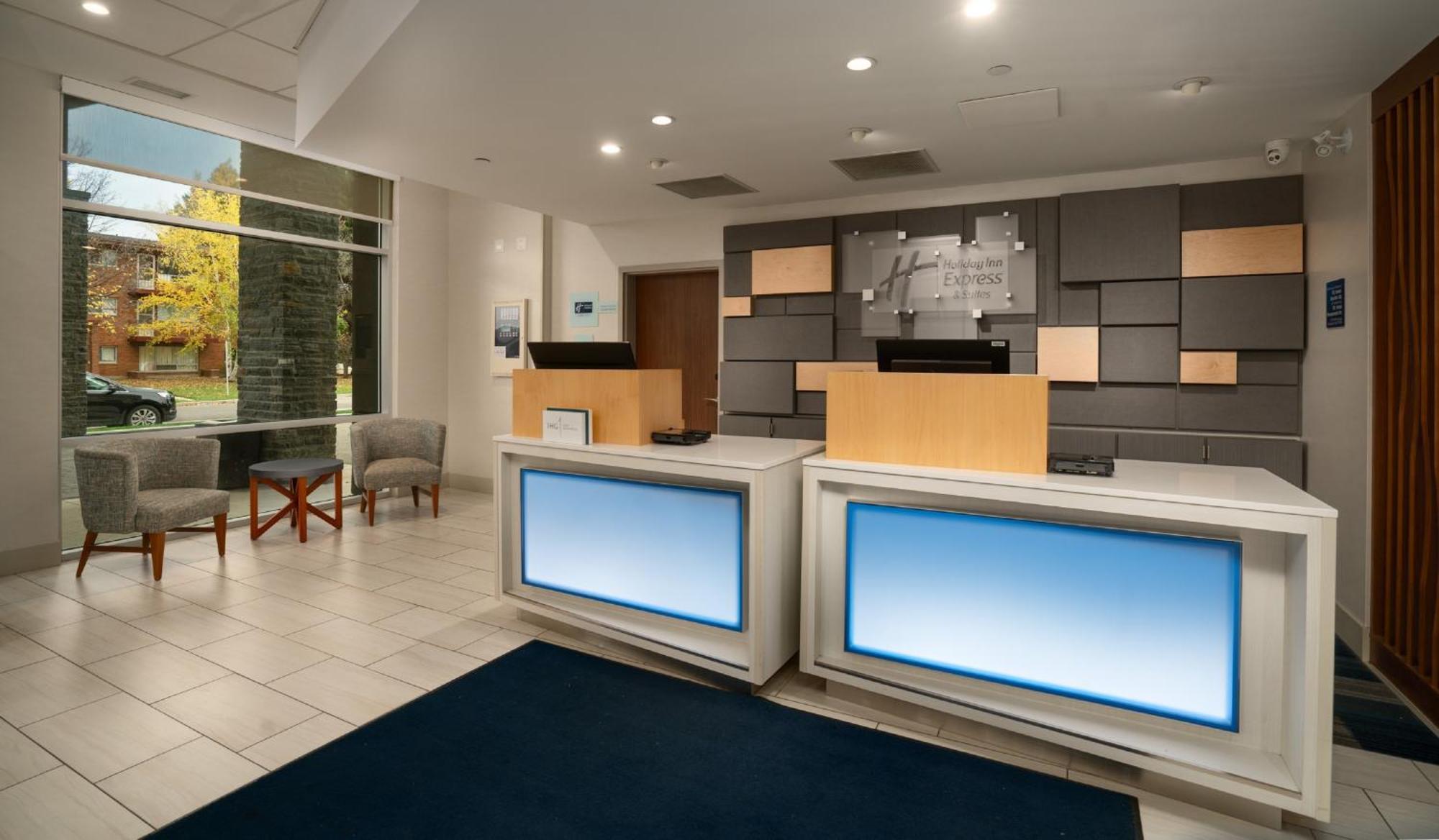 Holiday Inn Express & Suites - Brandon By Ihg Exteriör bild