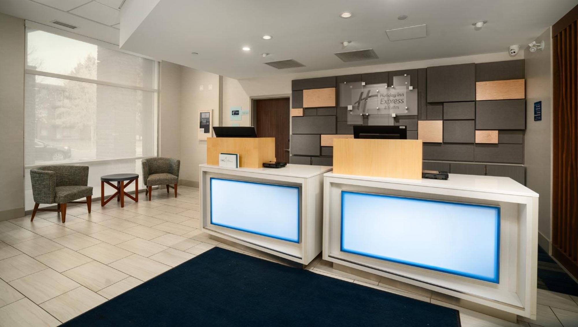 Holiday Inn Express & Suites - Brandon By Ihg Exteriör bild